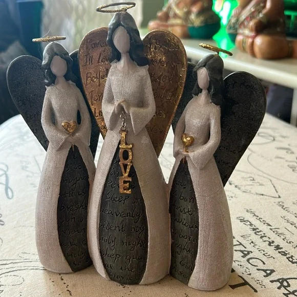 Trio of Angels Figurine with Dangling Love Charm ✨ Gorgeous Piece! 💛 - Picture 1 of 15